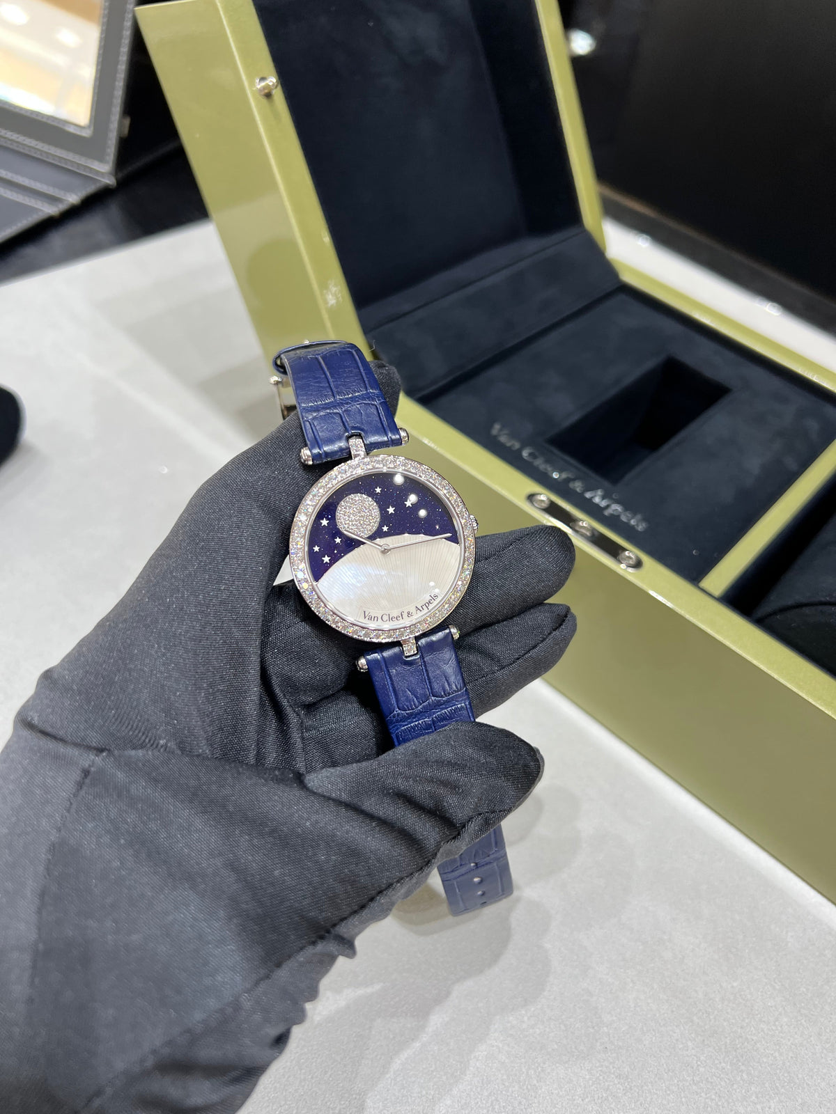 Van Cleef & Arpels Lady Arpels Day And Night White Gold 38mm