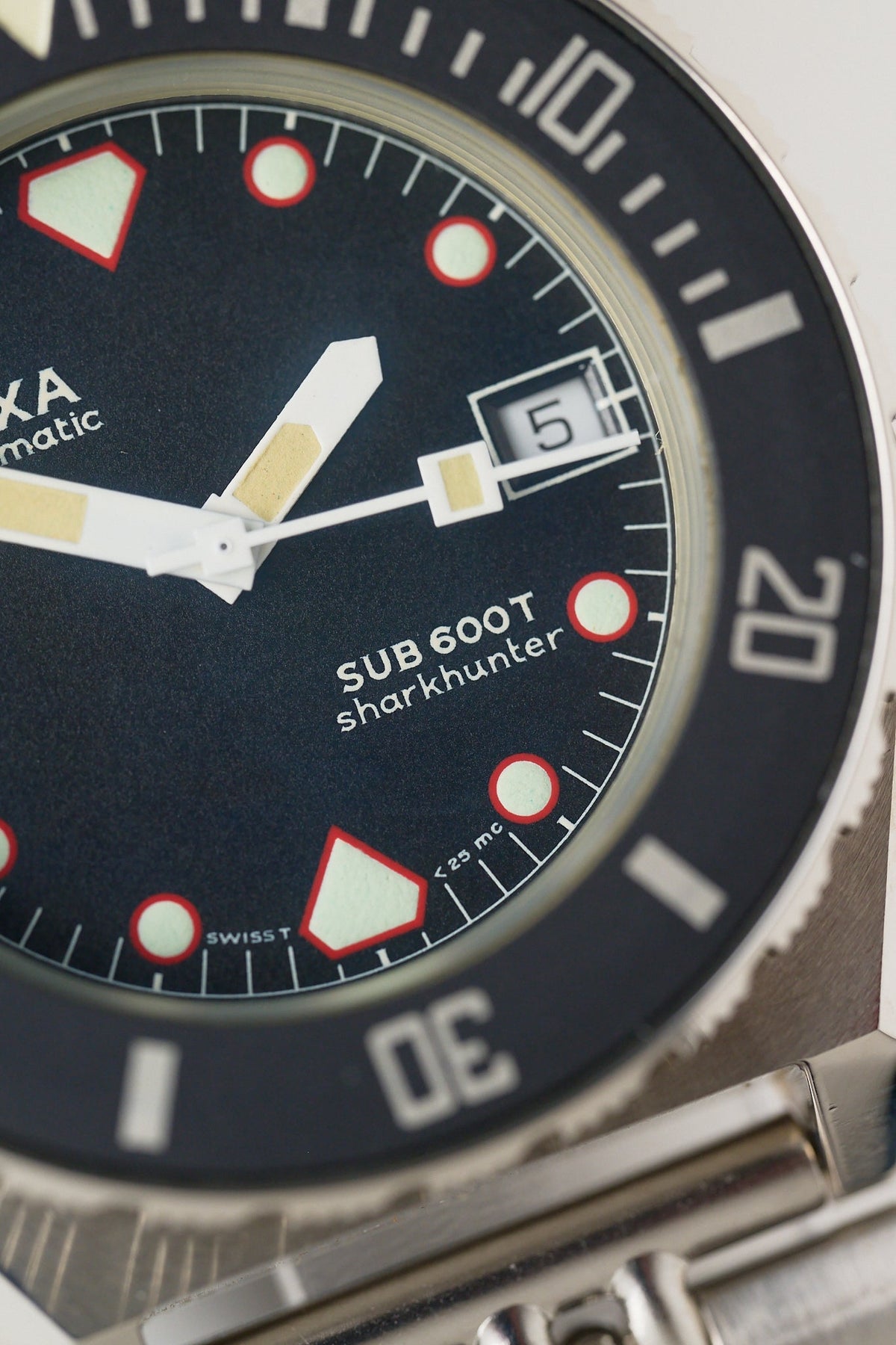 DOXA SUB 600T 'SHARKHUNTER' NOS FULL SET