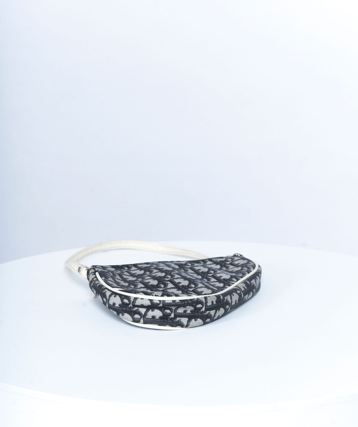 Chrisitian Dior saddle pochette MW1968
