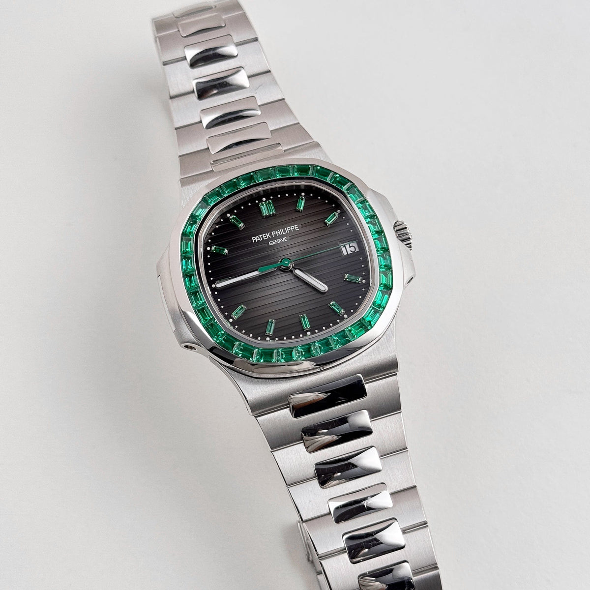 Patek Philippe Nautilus 5711/113P-001 Date Platinum Emeralds Black Dial (2021)