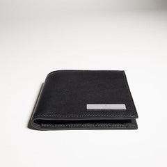 Bi-fold wallet with metal tag - black leather